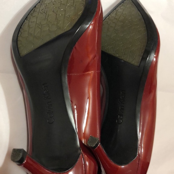 Calvin Klein-Burgundy Patent Heels - Picture 10 of 13